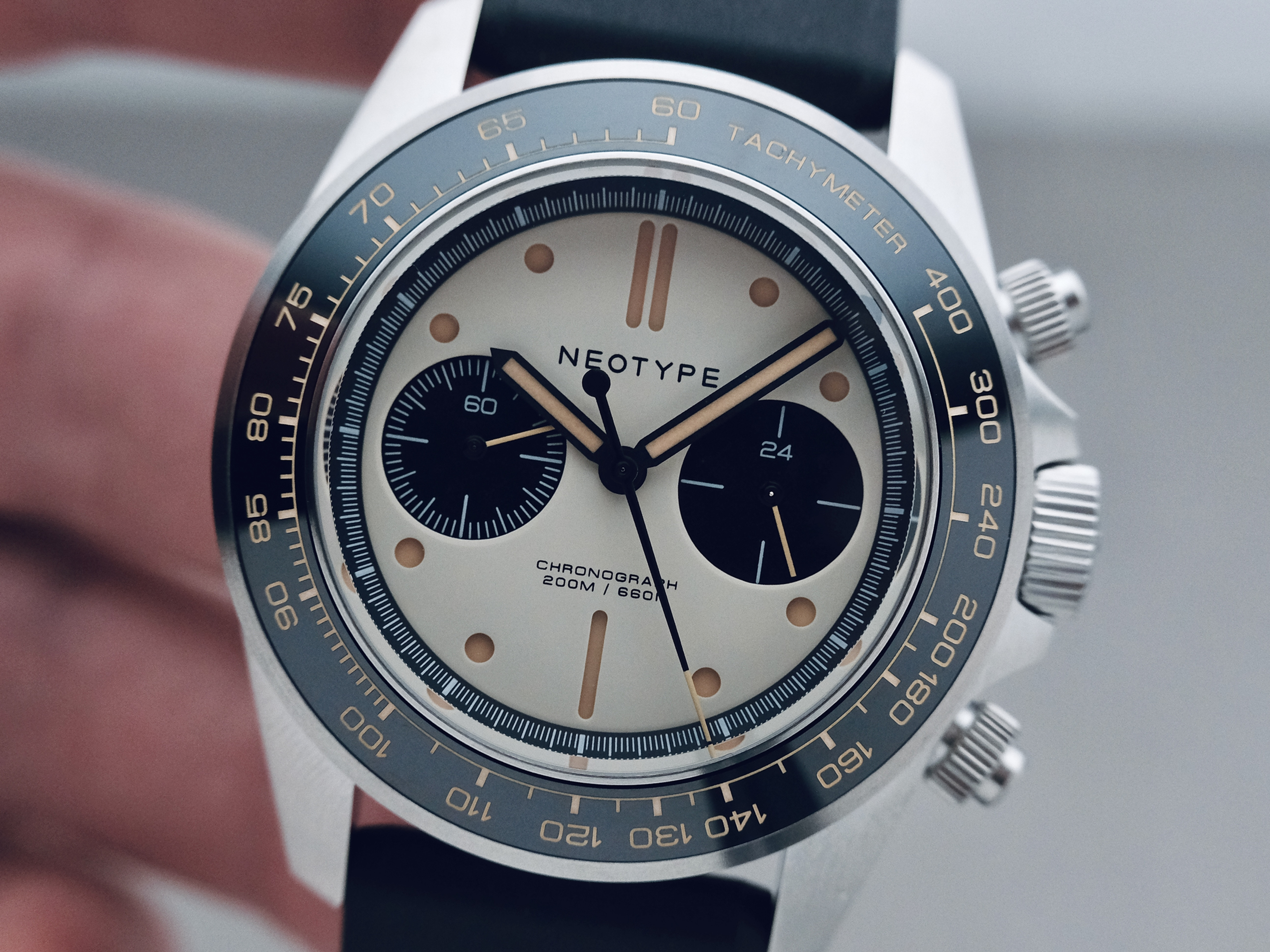 ライコーオー　フラッシュネス Neotype LM02 Panda Review | Mainspring Watch Magazine